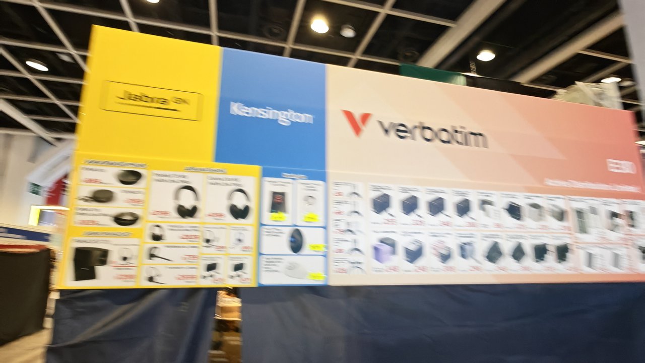 Active Distribution Limited ブース展示 Jabra、Kensington、Verbatim ブランドバナー