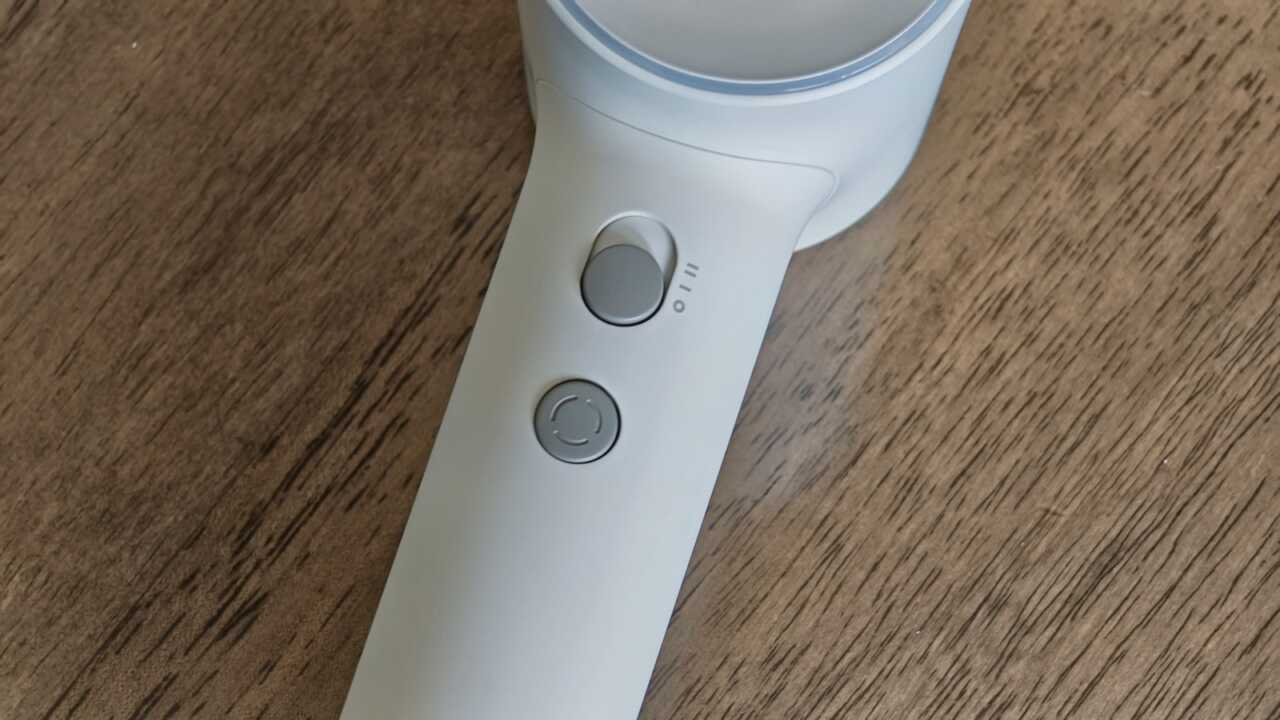 Laifen Air Pro - 手柄兩粒鍵:上為風速檔(II/I/O),下為溫度/模式切換