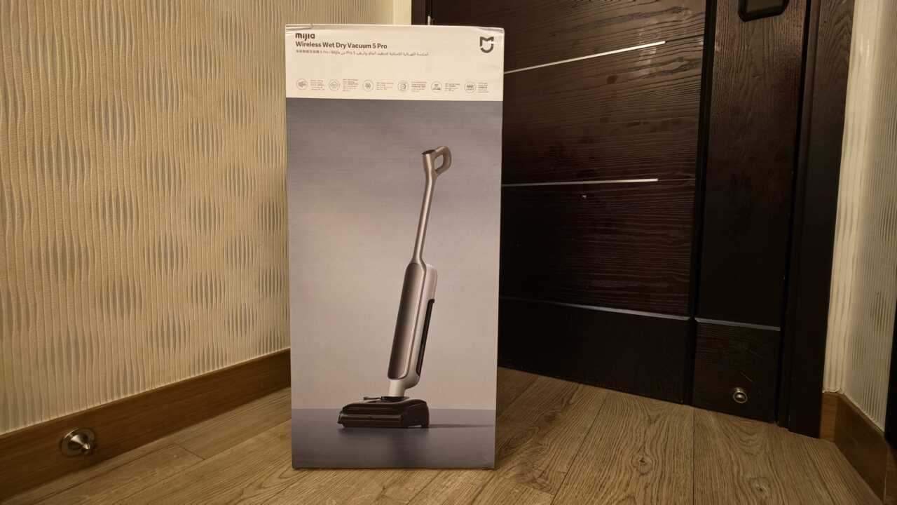 米家無線洗地機 5 Pro 嘅白色零售盒,正面印住 mijia 標誌同 Wireless Wet Dry Vacuum 5 Pro 字樣
