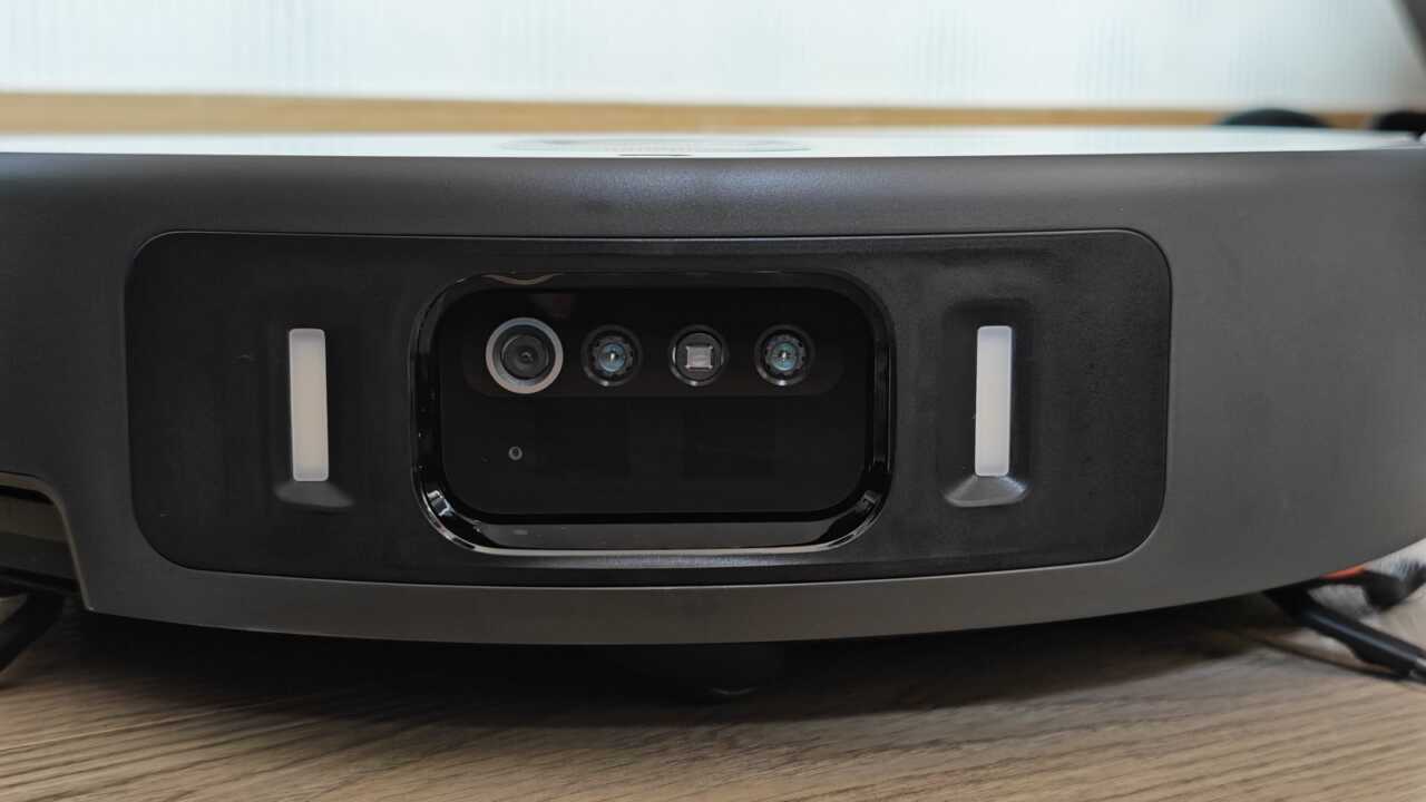 Xiaomi 掃拖機器人 6 Max - 機体前方の三カメラAI障害物回避モジュール、中央のレンズと両側のセンサーで障害物や汚れを識別します。