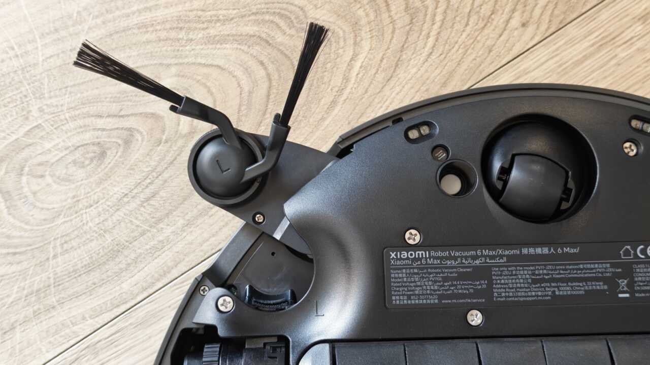 Xiaomi 掃拖機器人 6 Max - 障害物を検知するとサイドブラシが外に伸びて、壁の角や家具の脚の位置を掃除します。
