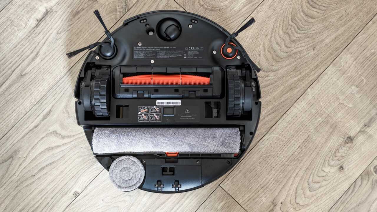 Xiaomi 掃拖機器人 6 Max - ローラー用モップと円形の角落ちモップ、掃除中は16個の水孔が継続的に水を供給して湿度を保ちます。