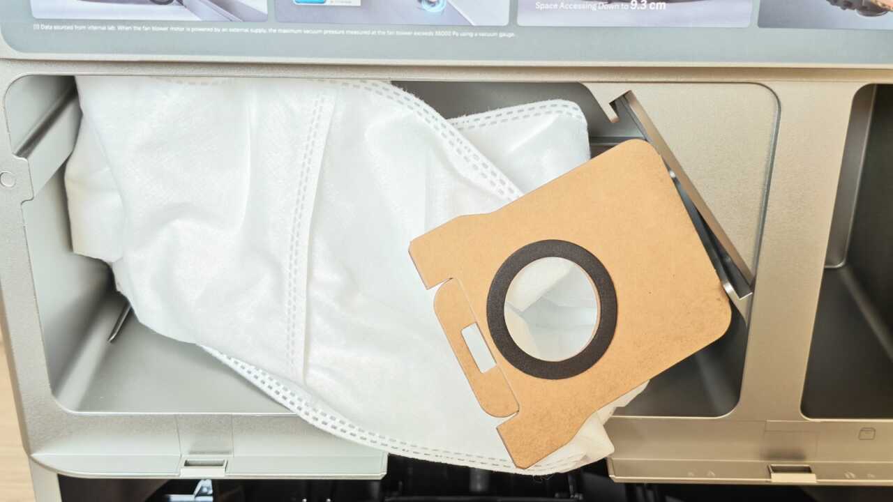 Xiaomi 掃拖機器人 6 Max - ゴミ袋を引き出すと硬いカード紙の封口設計になっており、捨てるときにゴミが漏れず手が汚れません。