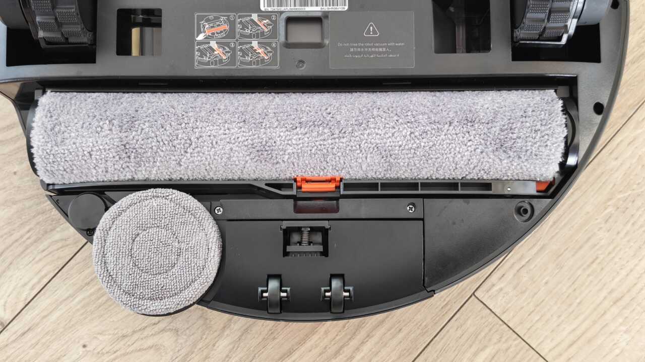 Xiaomi 掃拖機器人 6 Max - 後方のローラー用モップの収納、使用後はそのまま取り外して水で洗えます。