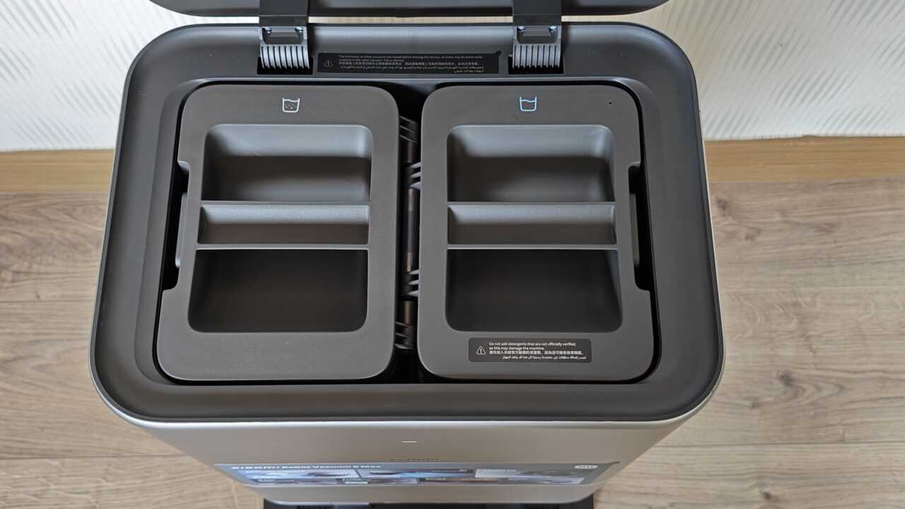 Xiaomi 掃拖機器人 6 Max - 上蓋を開けると清水タンクと汚水タンクの2つが見え、容量も数日分は十分です。