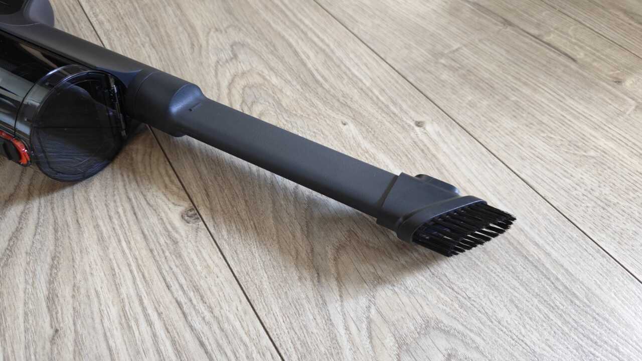 縫隙吸頭再套上毛刷頭,變成一支長柄刷