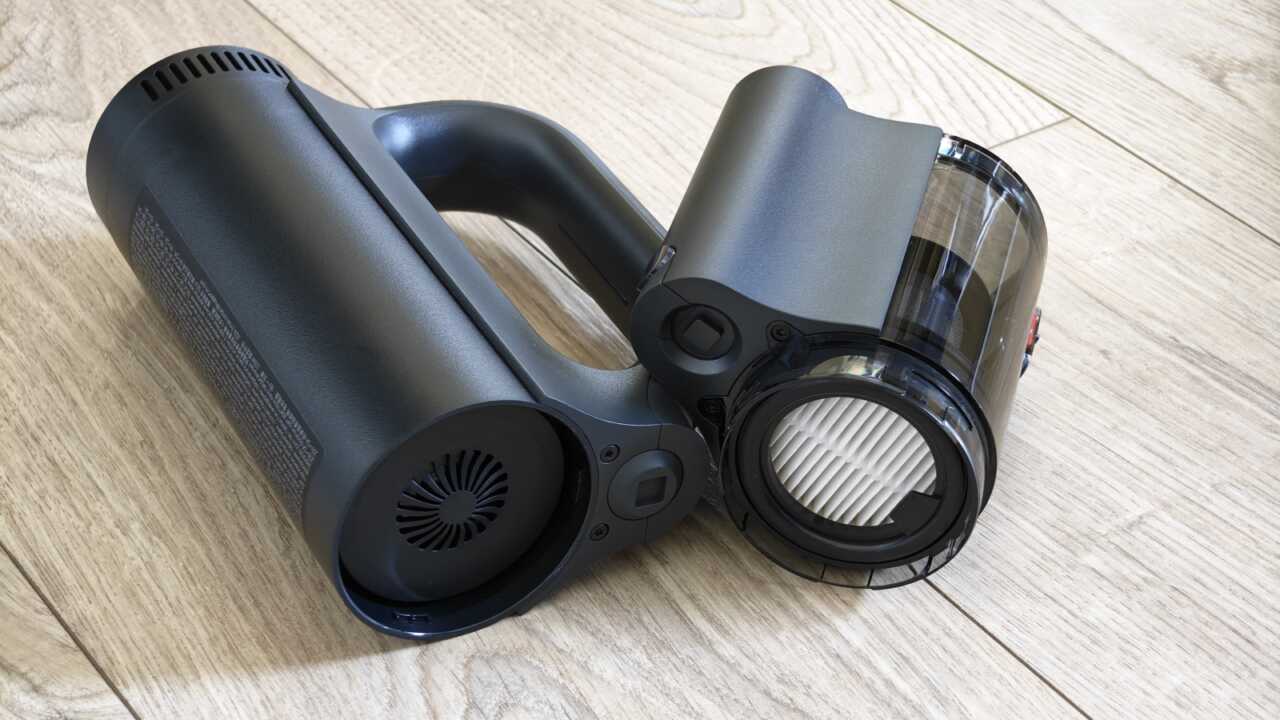 機身入風口嘅放射狀護罩,右邊係拆出嚟嘅集塵組件,見到白色濾芯