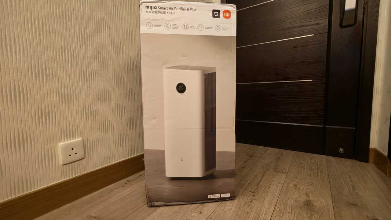 米家空気清浄機 6 Plus の小売ボックス、正面に機体と同じ6つの機能アイコンが印刷されている