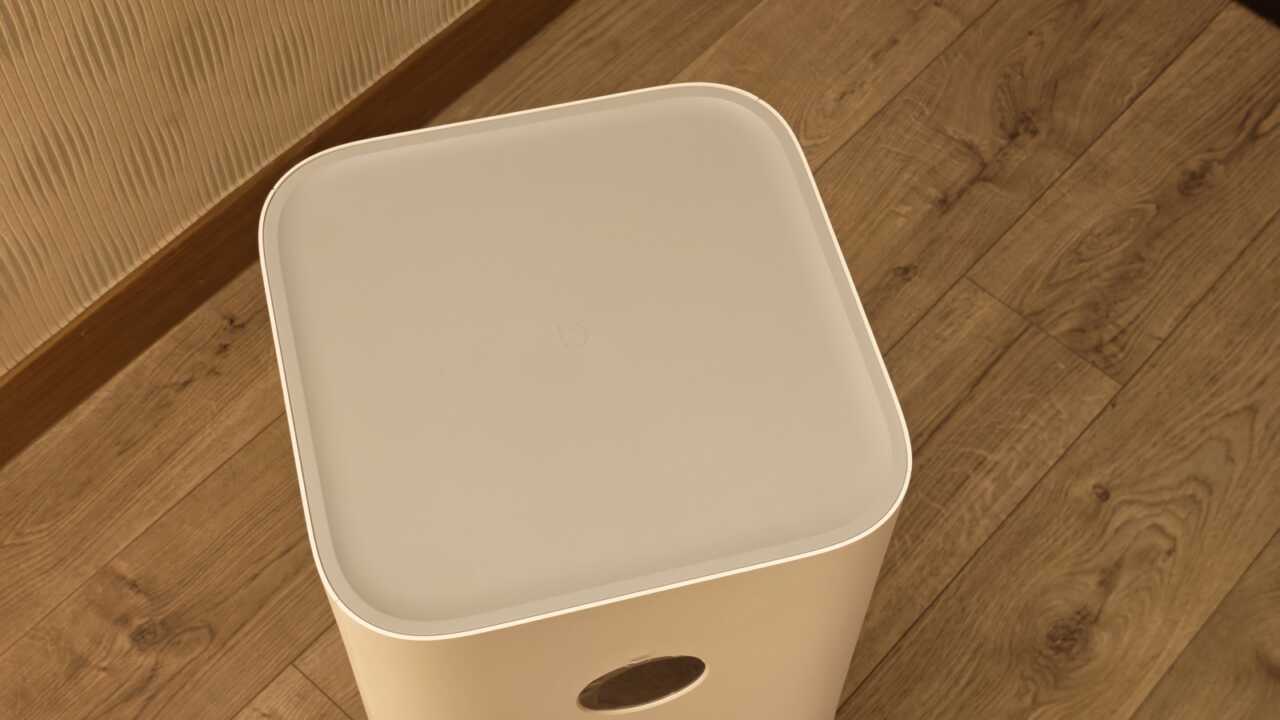機体の上部は平らな密封カバーで、中央に薄くmijiaのロゴが印刷されており、小物を置くことができます