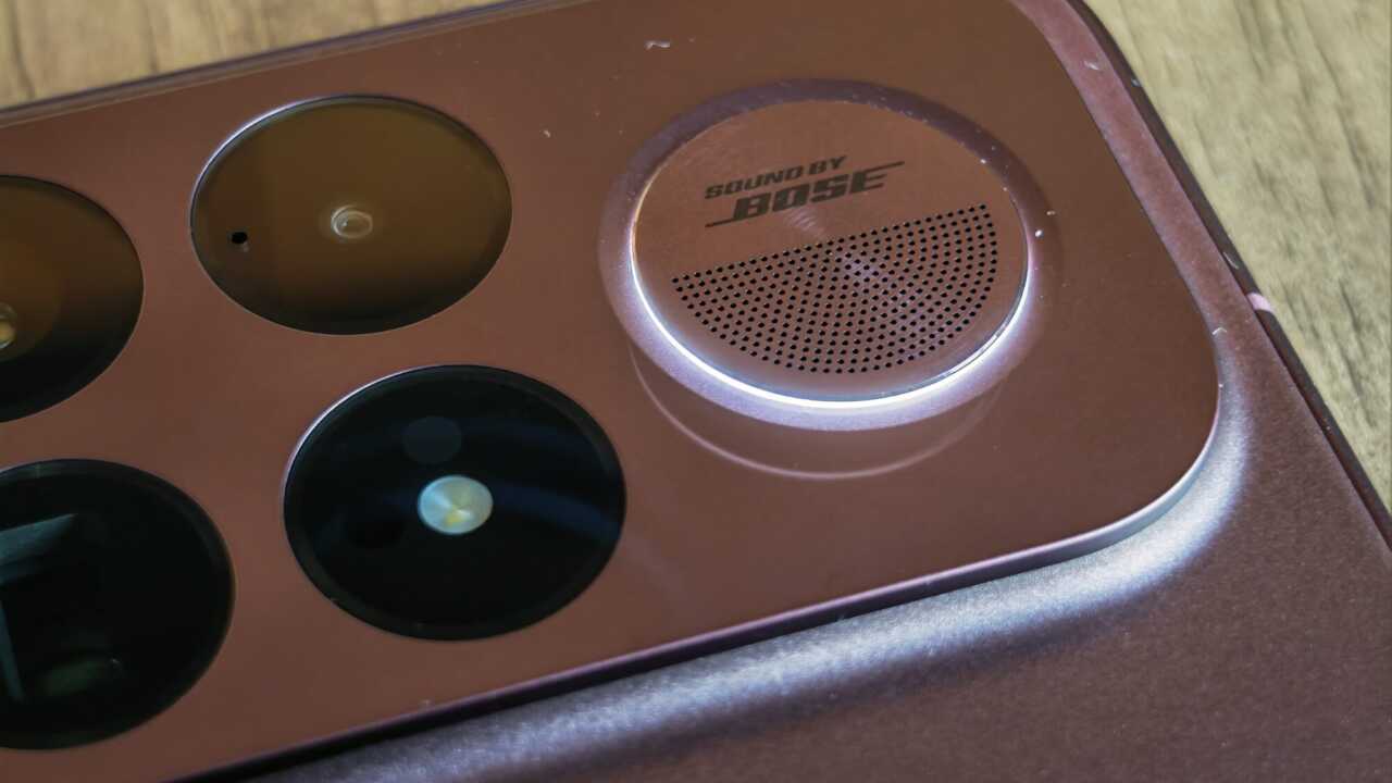 POCO F9 Ultra:圓形低音揚聲器周邊燈效亮起