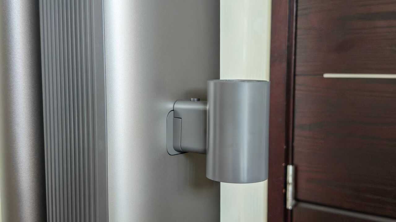 基座側面配件收納掛架近攝