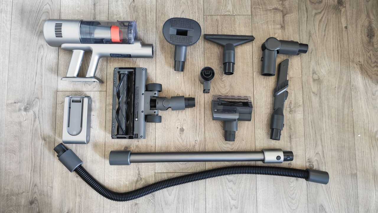 配件全家福俯視:主機、電池、各地刷、彎管、延長桿及軟管