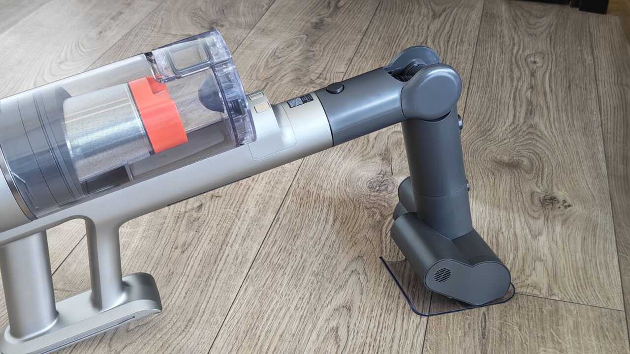 主機經彎管接上小刷頭的組合形態